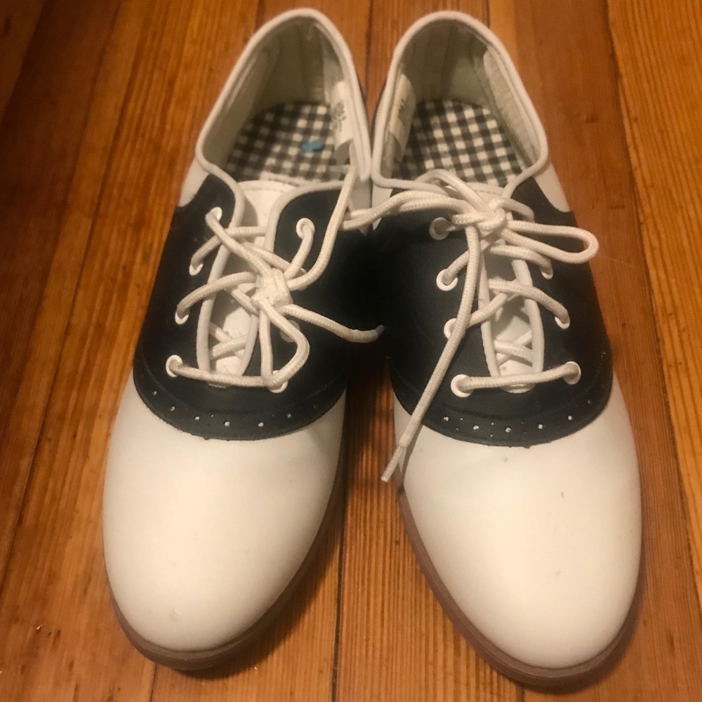 Saddle Oxford shoe